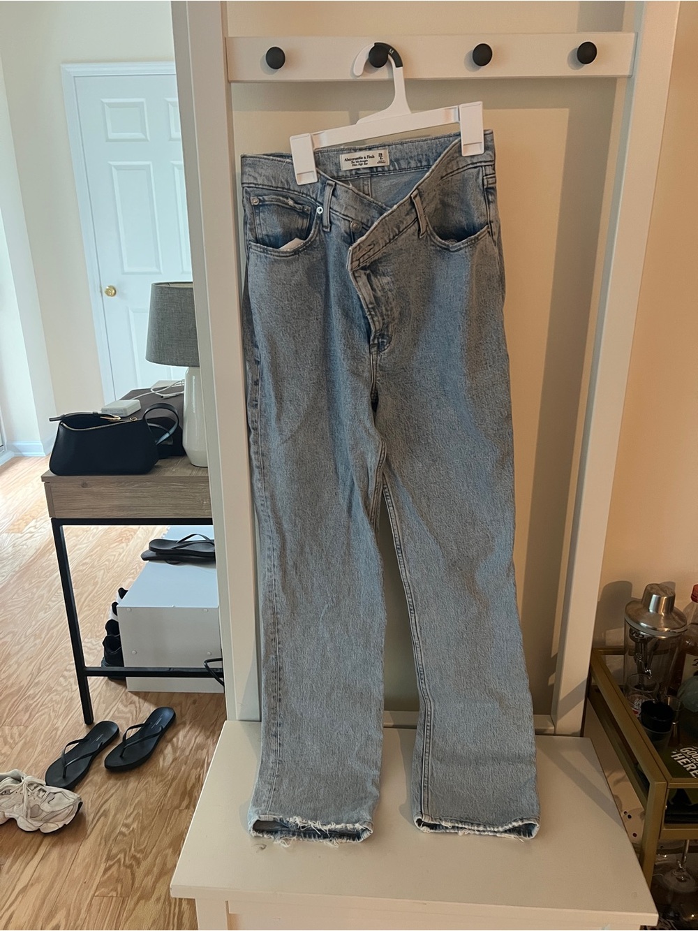 Abercrombie Light Wash Straight Leg Jeans-Size 28 (6R)
